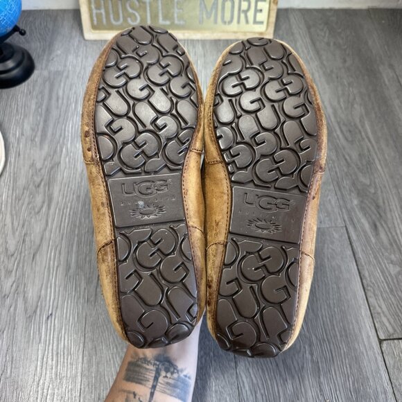 UGG MENS CHESTER BEAUTIFUL TAN LEATHER MOCCASIN STYLE SHOES 10  #1004247